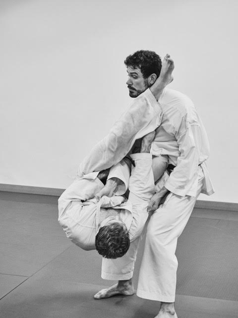 Práctica de Jiu-Jitsu tradicional en el Dojo Feilen Meishûkan